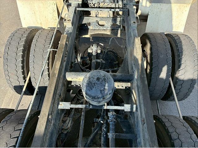 スーパーグレート 　車検整備付　令和８年１２月迄　Ｈ２６年式　ダンプ　６×４　３軸２デフ　リーフサスペンション　ワンオーナー　８．４トン積載　極東開発工業　５１０　２２０　額縁アオリ　３方向　電動コボレーン（17枚目）