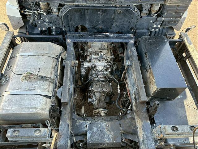 スーパーグレート 　車検整備付　令和８年１２月迄　Ｈ２６年式　ダンプ　６×４　３軸２デフ　リーフサスペンション　ワンオーナー　８．４トン積載　極東開発工業　５１０　２２０　額縁アオリ　３方向　電動コボレーン（18枚目）