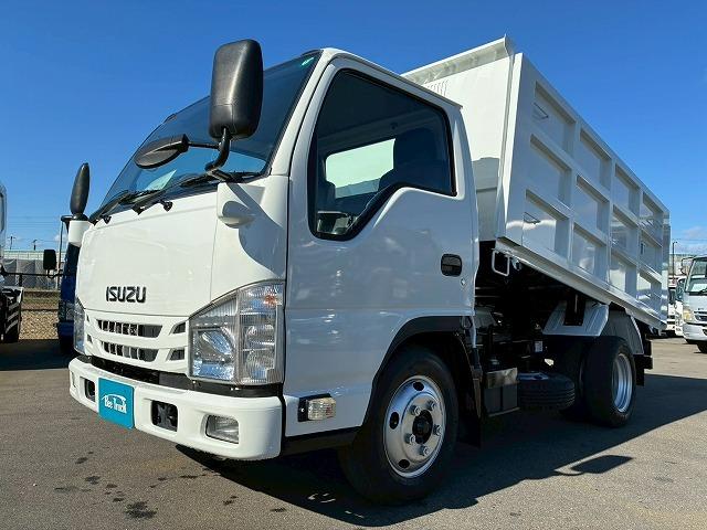 エルフトラック 　保証対象車両　予備検査付　Ｒ２年式　土砂禁ダンプ　４ナンバー　３トン積載　新明和工業　強化ダンプ　リア観音扉　バッカン新規架装　全塗装済み　６速　ＭＴ　マニュアル　３ｔ　６ｔ　小型　深ダンプ（3枚目）
