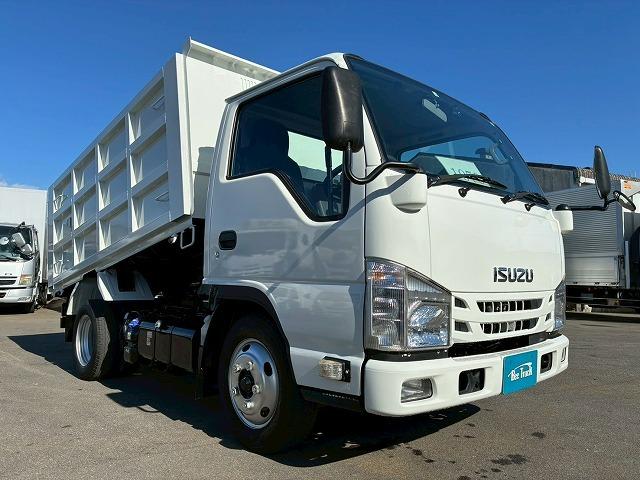 エルフトラック 　保証対象車両　予備検査付　Ｒ２年式　土砂禁ダンプ　４ナンバー　３トン積載　新明和工業　強化ダンプ　リア観音扉　バッカン新規架装　全塗装済み　６速　ＭＴ　マニュアル　３ｔ　６ｔ　小型　深ダンプ（5枚目）