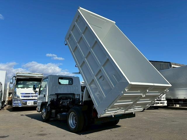 エルフトラック 　保証対象車両　予備検査付　Ｒ２年式　土砂禁ダンプ　４ナンバー　３トン積載　新明和工業　強化ダンプ　リア観音扉　バッカン新規架装　全塗装済み　６速　ＭＴ　マニュアル　３ｔ　６ｔ　小型　深ダンプ（9枚目）