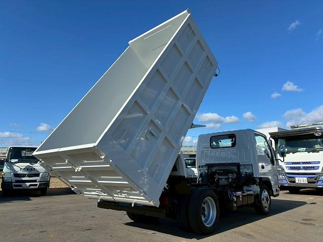 エルフトラック 　保証対象車両　予備検査付　Ｒ２年式　土砂禁ダンプ　４ナンバー　３トン積載　新明和工業　強化ダンプ　リア観音扉　バッカン新規架装　全塗装済み　６速　ＭＴ　マニュアル　３ｔ　６ｔ　小型　深ダンプ（10枚目）