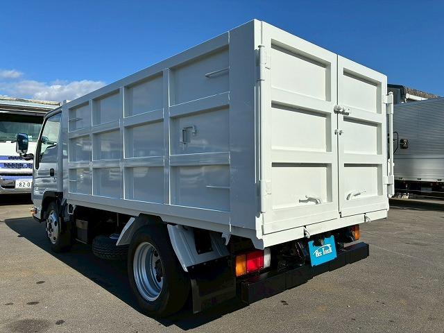 エルフトラック 　保証対象車両　予備検査付　Ｒ２年式　土砂禁ダンプ　４ナンバー　３トン積載　新明和工業　強化ダンプ　リア観音扉　バッカン新規架装　全塗装済み　６速　ＭＴ　マニュアル　３ｔ　６ｔ　小型　深ダンプ（17枚目）