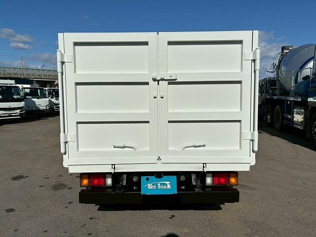 エルフトラック 　保証対象車両　予備検査付　Ｒ２年式　土砂禁ダンプ　４ナンバー　３トン積載　新明和工業　強化ダンプ　リア観音扉　バッカン新規架装　全塗装済み　６速　ＭＴ　マニュアル　３ｔ　６ｔ　小型　深ダンプ（18枚目）