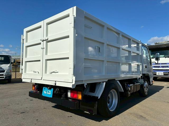 エルフトラック 　保証対象車両　予備検査付　Ｒ２年式　土砂禁ダンプ　４ナンバー　３トン積載　新明和工業　強化ダンプ　リア観音扉　バッカン新規架装　全塗装済み　６速　ＭＴ　マニュアル　３ｔ　６ｔ　小型　深ダンプ（19枚目）