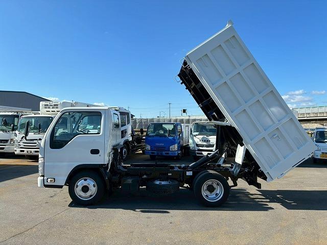 エルフトラック 　保証対象車両　予備検査付　Ｒ２年式　土砂禁ダンプ　４ナンバー　３トン積載　新明和工業　強化ダンプ　リア観音扉　バッカン新規架装　全塗装済み　６速　ＭＴ　マニュアル　３ｔ　６ｔ　小型　深ダンプ（20枚目）