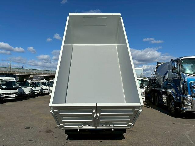 エルフトラック 　保証対象車両　予備検査付　Ｒ２年式　土砂禁ダンプ　４ナンバー　３トン積載　新明和工業　強化ダンプ　リア観音扉　バッカン新規架装　全塗装済み　６速　ＭＴ　マニュアル　３ｔ　６ｔ　小型　深ダンプ（22枚目）