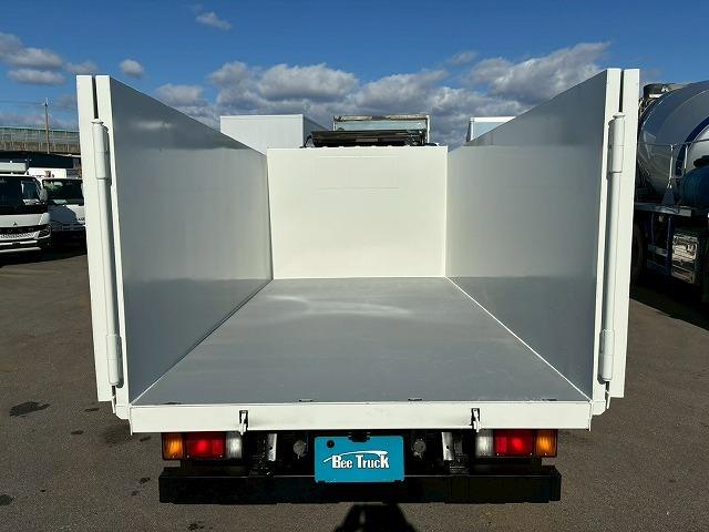 エルフトラック 　保証対象車両　予備検査付　Ｒ２年式　土砂禁ダンプ　４ナンバー　３トン積載　新明和工業　強化ダンプ　リア観音扉　バッカン新規架装　全塗装済み　６速　ＭＴ　マニュアル　３ｔ　６ｔ　小型　深ダンプ（23枚目）