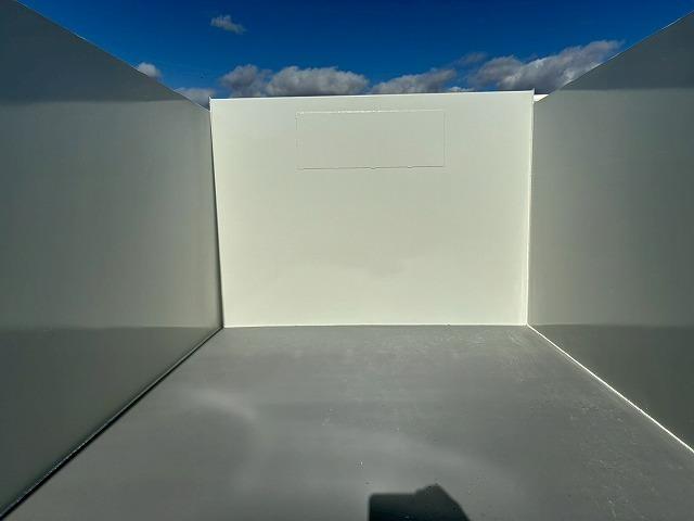 エルフトラック 　保証対象車両　予備検査付　Ｒ２年式　土砂禁ダンプ　４ナンバー　３トン積載　新明和工業　強化ダンプ　リア観音扉　バッカン新規架装　全塗装済み　６速　ＭＴ　マニュアル　３ｔ　６ｔ　小型　深ダンプ（27枚目）