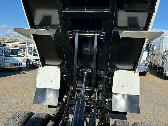 エルフトラック 　保証対象車両　予備検査付　Ｒ２年式　土砂禁ダンプ　４ナンバー　３トン積載　新明和工業　強化ダンプ　リア観音扉　バッカン新規架装　全塗装済み　６速　ＭＴ　マニュアル　３ｔ　６ｔ　小型　深ダンプ（30枚目）