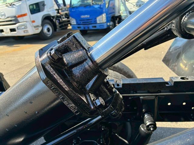 エルフトラック 　保証対象車両　予備検査付　Ｒ２年式　土砂禁ダンプ　４ナンバー　３トン積載　新明和工業　強化ダンプ　リア観音扉　バッカン新規架装　全塗装済み　６速　ＭＴ　マニュアル　３ｔ　６ｔ　小型　深ダンプ（31枚目）