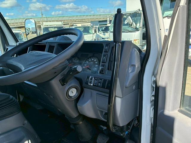 エルフトラック 　保証対象車両　予備検査付　Ｒ２年式　土砂禁ダンプ　４ナンバー　３トン積載　新明和工業　強化ダンプ　リア観音扉　バッカン新規架装　全塗装済み　６速　ＭＴ　マニュアル　３ｔ　６ｔ　小型　深ダンプ（36枚目）