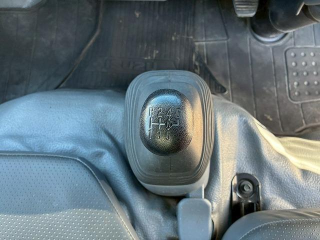 エルフトラック 　保証対象車両　予備検査付　Ｒ２年式　土砂禁ダンプ　４ナンバー　３トン積載　新明和工業　強化ダンプ　リア観音扉　バッカン新規架装　全塗装済み　６速　ＭＴ　マニュアル　３ｔ　６ｔ　小型　深ダンプ（41枚目）