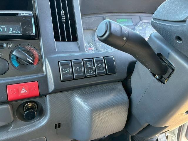 エルフトラック 　保証対象車両　予備検査付　Ｒ２年式　土砂禁ダンプ　４ナンバー　３トン積載　新明和工業　強化ダンプ　リア観音扉　バッカン新規架装　全塗装済み　６速　ＭＴ　マニュアル　３ｔ　６ｔ　小型　深ダンプ（44枚目）