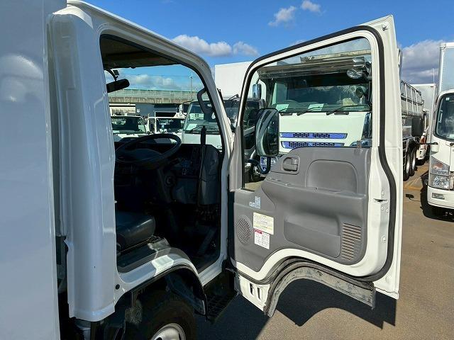 エルフトラック 　保証対象車両　予備検査付　Ｒ２年式　土砂禁ダンプ　４ナンバー　３トン積載　新明和工業　強化ダンプ　リア観音扉　バッカン新規架装　全塗装済み　６速　ＭＴ　マニュアル　３ｔ　６ｔ　小型　深ダンプ（46枚目）