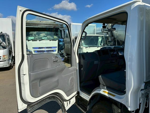 エルフトラック 　保証対象車両　予備検査付　Ｒ２年式　土砂禁ダンプ　４ナンバー　３トン積載　新明和工業　強化ダンプ　リア観音扉　バッカン新規架装　全塗装済み　６速　ＭＴ　マニュアル　３ｔ　６ｔ　小型　深ダンプ（47枚目）