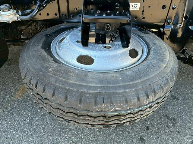 エルフトラック 　保証対象車両　予備検査付　Ｒ２年式　土砂禁ダンプ　４ナンバー　３トン積載　新明和工業　強化ダンプ　リア観音扉　バッカン新規架装　全塗装済み　６速　ＭＴ　マニュアル　３ｔ　６ｔ　小型　深ダンプ（55枚目）