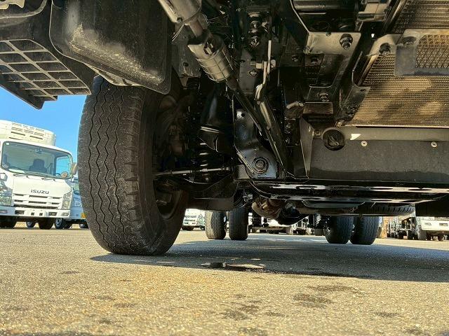 エルフトラック 　保証対象車両　予備検査付　Ｒ２年式　土砂禁ダンプ　４ナンバー　３トン積載　新明和工業　強化ダンプ　リア観音扉　バッカン新規架装　全塗装済み　６速　ＭＴ　マニュアル　３ｔ　６ｔ　小型　深ダンプ（58枚目）