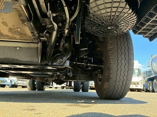 エルフトラック 　保証対象車両　予備検査付　Ｒ２年式　土砂禁ダンプ　４ナンバー　３トン積載　新明和工業　強化ダンプ　リア観音扉　バッカン新規架装　全塗装済み　６速　ＭＴ　マニュアル　３ｔ　６ｔ　小型　深ダンプ（60枚目）