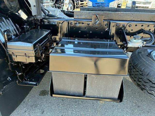 エルフトラック 　保証対象車両　予備検査付　Ｒ２年式　土砂禁ダンプ　４ナンバー　３トン積載　新明和工業　強化ダンプ　リア観音扉　バッカン新規架装　全塗装済み　６速　ＭＴ　マニュアル　３ｔ　６ｔ　小型　深ダンプ（64枚目）