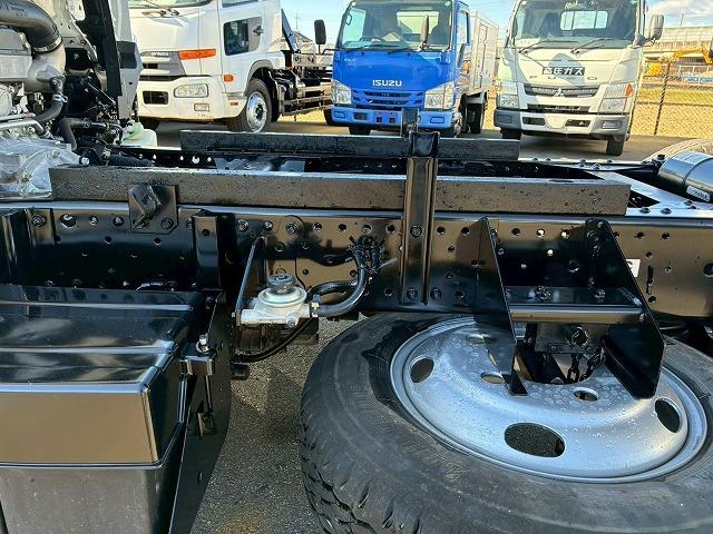 エルフトラック 　保証対象車両　予備検査付　Ｒ２年式　土砂禁ダンプ　４ナンバー　３トン積載　新明和工業　強化ダンプ　リア観音扉　バッカン新規架装　全塗装済み　６速　ＭＴ　マニュアル　３ｔ　６ｔ　小型　深ダンプ（65枚目）