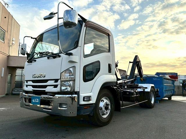 フォワード 　Ｈ２７年式　いすゞ　脱着装置付コンテナ専用車　ショートキャブ　ベッドレス　極東開発工業　フックロール　ツインホイスト　２シリンダー　Ｗホイスト　コンテナ付き　リアジャッキ　２１０馬力　６速　ＭＴ（4枚目）