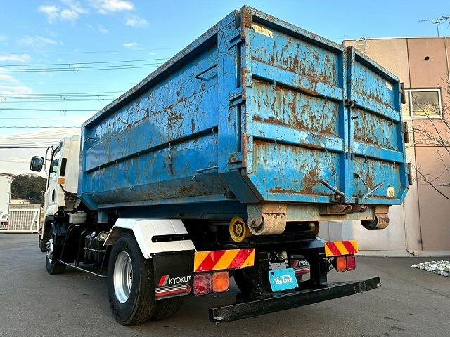 フォワード 　Ｈ２７年式　いすゞ　脱着装置付コンテナ専用車　ショートキャブ　ベッドレス　極東開発工業　フックロール　ツインホイスト　２シリンダー　Ｗホイスト　コンテナ付き　リアジャッキ　２１０馬力　６速　ＭＴ（7枚目）