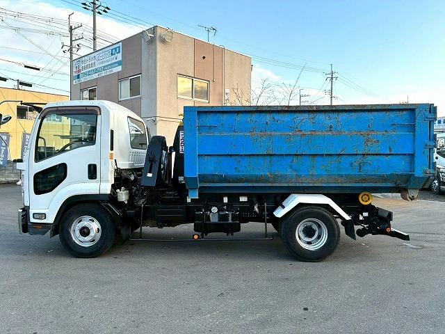 フォワード 　Ｈ２７年式　いすゞ　脱着装置付コンテナ専用車　ショートキャブ　ベッドレス　極東開発工業　フックロール　ツインホイスト　２シリンダー　Ｗホイスト　コンテナ付き　リアジャッキ　２１０馬力　６速　ＭＴ（12枚目）