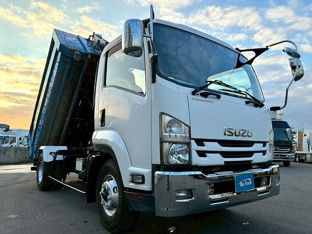 フォワード 　Ｈ２７年式　いすゞ　脱着装置付コンテナ専用車　ショートキャブ　ベッドレス　極東開発工業　フックロール　ツインホイスト　２シリンダー　Ｗホイスト　コンテナ付き　リアジャッキ　２１０馬力　６速　ＭＴ（18枚目）