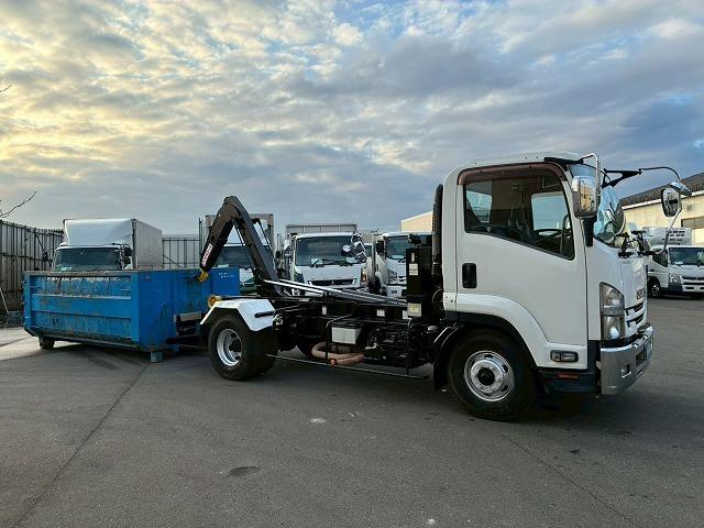 フォワード 　Ｈ２７年式　いすゞ　脱着装置付コンテナ専用車　ショートキャブ　ベッドレス　極東開発工業　フックロール　ツインホイスト　２シリンダー　Ｗホイスト　コンテナ付き　リアジャッキ　２１０馬力　６速　ＭＴ（28枚目）