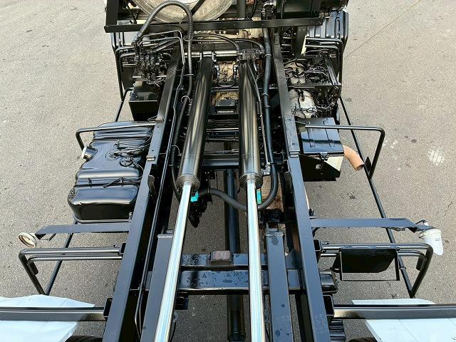 フォワード 　Ｈ２７年式　いすゞ　脱着装置付コンテナ専用車　ショートキャブ　ベッドレス　極東開発工業　フックロール　ツインホイスト　２シリンダー　Ｗホイスト　コンテナ付き　リアジャッキ　２１０馬力　６速　ＭＴ（33枚目）