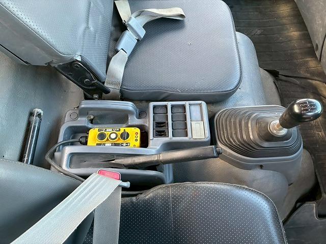 フォワード 　Ｈ２７年式　いすゞ　脱着装置付コンテナ専用車　ショートキャブ　ベッドレス　極東開発工業　フックロール　ツインホイスト　２シリンダー　Ｗホイスト　コンテナ付き　リアジャッキ　２１０馬力　６速　ＭＴ（43枚目）