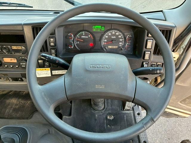 フォワード 　Ｈ２７年式　いすゞ　脱着装置付コンテナ専用車　ショートキャブ　ベッドレス　極東開発工業　フックロール　ツインホイスト　２シリンダー　Ｗホイスト　コンテナ付き　リアジャッキ　２１０馬力　６速　ＭＴ（46枚目）