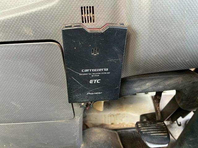 フォワード 　Ｈ２７年式　いすゞ　脱着装置付コンテナ専用車　ショートキャブ　ベッドレス　極東開発工業　フックロール　ツインホイスト　２シリンダー　Ｗホイスト　コンテナ付き　リアジャッキ　２１０馬力　６速　ＭＴ（55枚目）