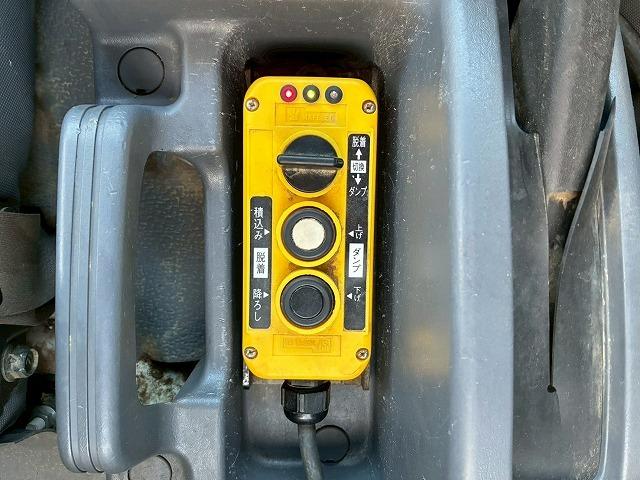 フォワード 　Ｈ２７年式　いすゞ　脱着装置付コンテナ専用車　ショートキャブ　ベッドレス　極東開発工業　フックロール　ツインホイスト　２シリンダー　Ｗホイスト　コンテナ付き　リアジャッキ　２１０馬力　６速　ＭＴ（56枚目）