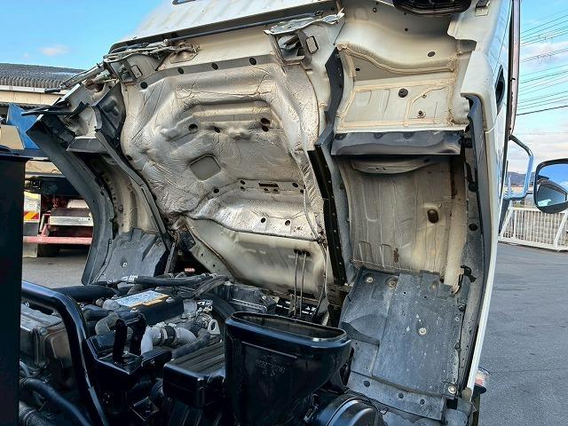 フォワード 　Ｈ２７年式　いすゞ　脱着装置付コンテナ専用車　ショートキャブ　ベッドレス　極東開発工業　フックロール　ツインホイスト　２シリンダー　Ｗホイスト　コンテナ付き　リアジャッキ　２１０馬力　６速　ＭＴ（65枚目）