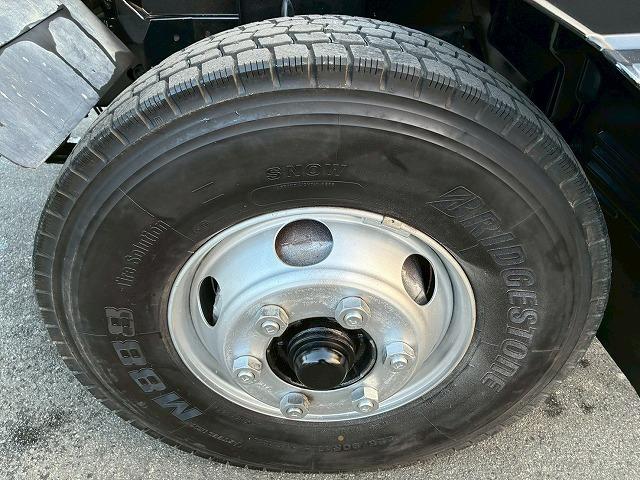 フォワード 　Ｈ２７年式　いすゞ　脱着装置付コンテナ専用車　ショートキャブ　ベッドレス　極東開発工業　フックロール　ツインホイスト　２シリンダー　Ｗホイスト　コンテナ付き　リアジャッキ　２１０馬力　６速　ＭＴ（67枚目）