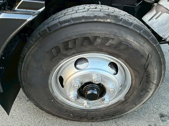 フォワード 　Ｈ２７年式　いすゞ　脱着装置付コンテナ専用車　ショートキャブ　ベッドレス　極東開発工業　フックロール　ツインホイスト　２シリンダー　Ｗホイスト　コンテナ付き　リアジャッキ　２１０馬力　６速　ＭＴ（68枚目）