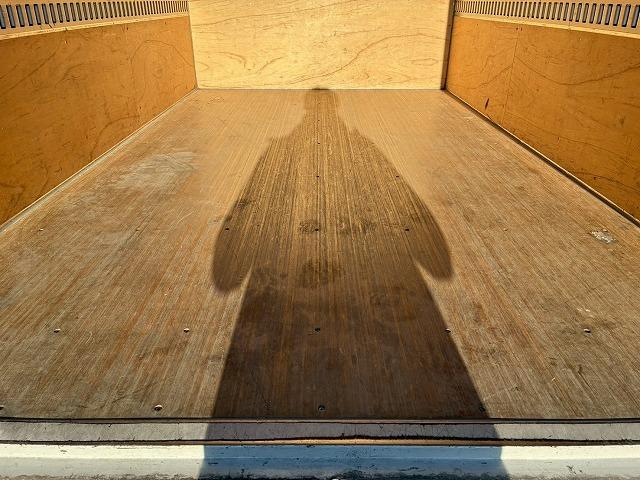 エルフトラック 　保証対象車両　車検整備付　令和８年５月迄　Ｒ１年式　いすゞ　エルフ　アルミバン　ワンオーナー　ハイキャブ　標準幅　ショート　１０尺ボディ　１５０馬力　スムーサーＥｘ　ＡＴ　５トン限定・準中型免許（16枚目）