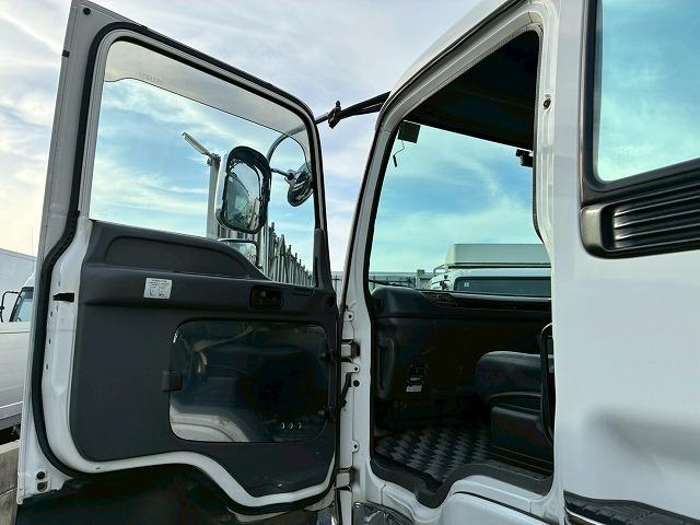 ギガ 車検整備付 令和8年9月迄 H24 いすゞ アルミブロック 8×4 4軸低床2デフ リーフサスペンション 板バネ 5方開アオリ 380馬力 7速 MT マニュアル 10t 25t 大型 平ボディ(44枚目)