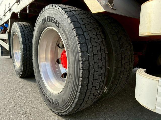 ギガ 車検整備付 令和8年9月迄 H24 いすゞ アルミブロック 8×4 4軸低床2デフ リーフサスペンション 板バネ 5方開アオリ 380馬力 7速 MT マニュアル 10t 25t 大型 平ボディ(55枚目)