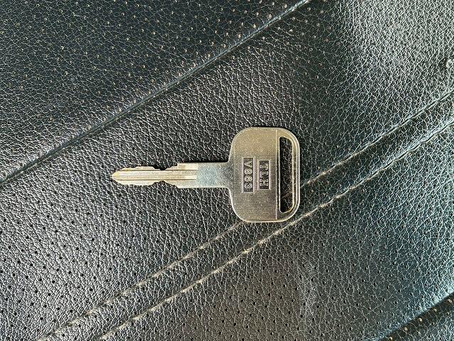 ギガ 車検整備付 令和8年9月迄 H24 いすゞ アルミブロック 8×4 4軸低床2デフ リーフサスペンション 板バネ 5方開アオリ 380馬力 7速 MT マニュアル 10t 25t 大型 平ボディ(72枚目)