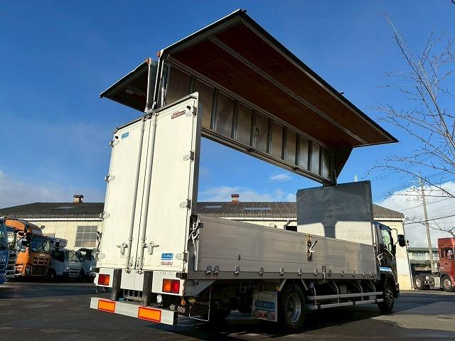 フォワード 　車検整備付　令和８年３月迄　Ｈ２２年式　いすゞ　アルミウイング　ワンオーナー　フルキャブ　ベッド付き　後輪エアサス　日本フルハーフ　６２００　標準幅　６速　ＭＴ　マニュアル　４ｔ　８ｔ　中型（8枚目）