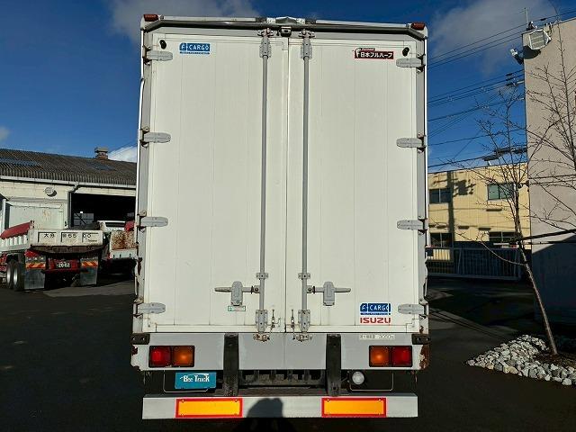 フォワード 　車検整備付　令和８年３月迄　Ｈ２２年式　いすゞ　アルミウイング　ワンオーナー　フルキャブ　ベッド付き　後輪エアサス　日本フルハーフ　６２００　標準幅　６速　ＭＴ　マニュアル　４ｔ　８ｔ　中型（19枚目）