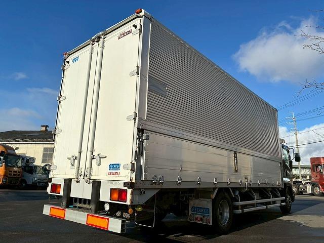 フォワード 　車検整備付　令和８年３月迄　Ｈ２２年式　いすゞ　アルミウイング　ワンオーナー　フルキャブ　ベッド付き　後輪エアサス　日本フルハーフ　６２００　標準幅　６速　ＭＴ　マニュアル　４ｔ　８ｔ　中型（21枚目）