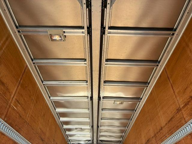 フォワード 　車検整備付　令和８年３月迄　Ｈ２２年式　いすゞ　アルミウイング　ワンオーナー　フルキャブ　ベッド付き　後輪エアサス　日本フルハーフ　６２００　標準幅　６速　ＭＴ　マニュアル　４ｔ　８ｔ　中型（25枚目）