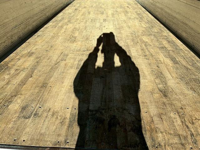 フォワード 　車検整備付　令和８年３月迄　Ｈ２２年式　いすゞ　アルミウイング　ワンオーナー　フルキャブ　ベッド付き　後輪エアサス　日本フルハーフ　６２００　標準幅　６速　ＭＴ　マニュアル　４ｔ　８ｔ　中型（26枚目）