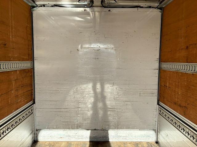 フォワード 　車検整備付　令和８年３月迄　Ｈ２２年式　いすゞ　アルミウイング　ワンオーナー　フルキャブ　ベッド付き　後輪エアサス　日本フルハーフ　６２００　標準幅　６速　ＭＴ　マニュアル　４ｔ　８ｔ　中型（27枚目）