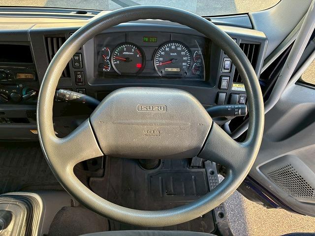 フォワード 　車検整備付　令和８年３月迄　Ｈ２２年式　いすゞ　アルミウイング　ワンオーナー　フルキャブ　ベッド付き　後輪エアサス　日本フルハーフ　６２００　標準幅　６速　ＭＴ　マニュアル　４ｔ　８ｔ　中型（32枚目）