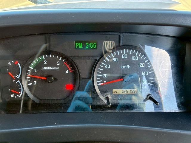 フォワード 　車検整備付　令和８年３月迄　Ｈ２２年式　いすゞ　アルミウイング　ワンオーナー　フルキャブ　ベッド付き　後輪エアサス　日本フルハーフ　６２００　標準幅　６速　ＭＴ　マニュアル　４ｔ　８ｔ　中型（33枚目）